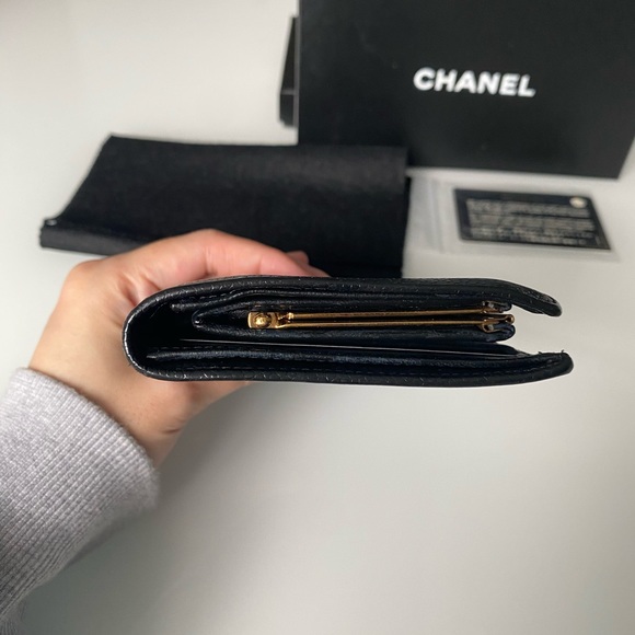 SOLD❌ Chanel Vintage Bi-Fold Wallet in Caviar - Picture 4 of 11